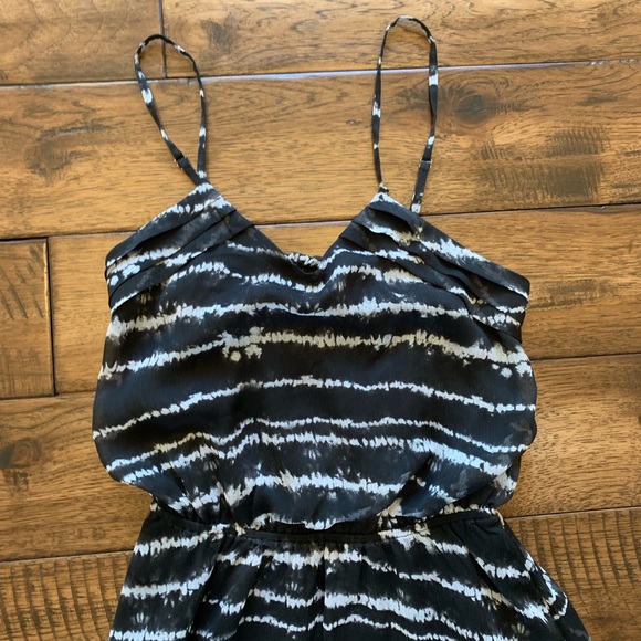 High low dress. - Picture 2 of 3